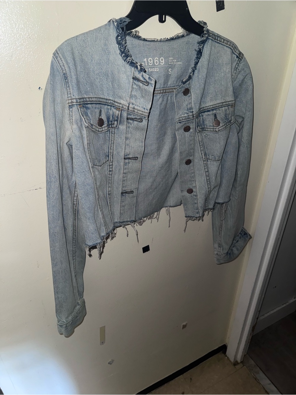 GAP Light Blue Cropped Frayed-Edge Denim Jacket size small